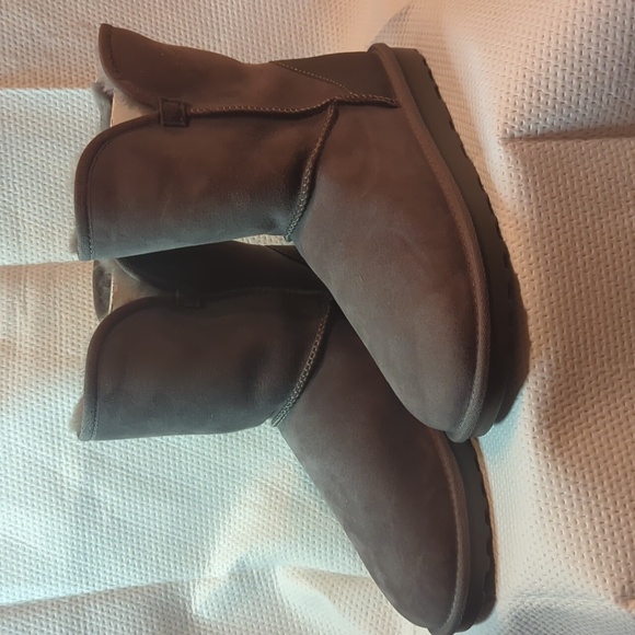 Kirkland shearling Scalloped Edge Boot , size 9, Women's - Picture 1 of 4